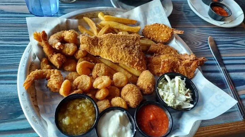 Joe’s Crab Shack food platter