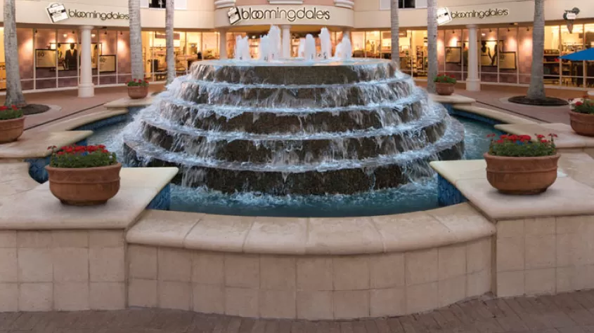 Bloomingdale's and Fountain
